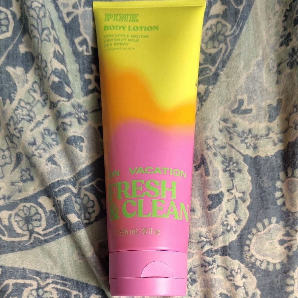 PINK On Vacation Fresh And Clean Lotion